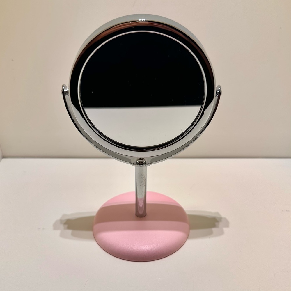 Kuromi Rotatable Mirror - Picture 2 of 2